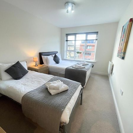 Blue Sky Apartments @Wallis Square, Farnborough Farnborough  Extérieur photo
