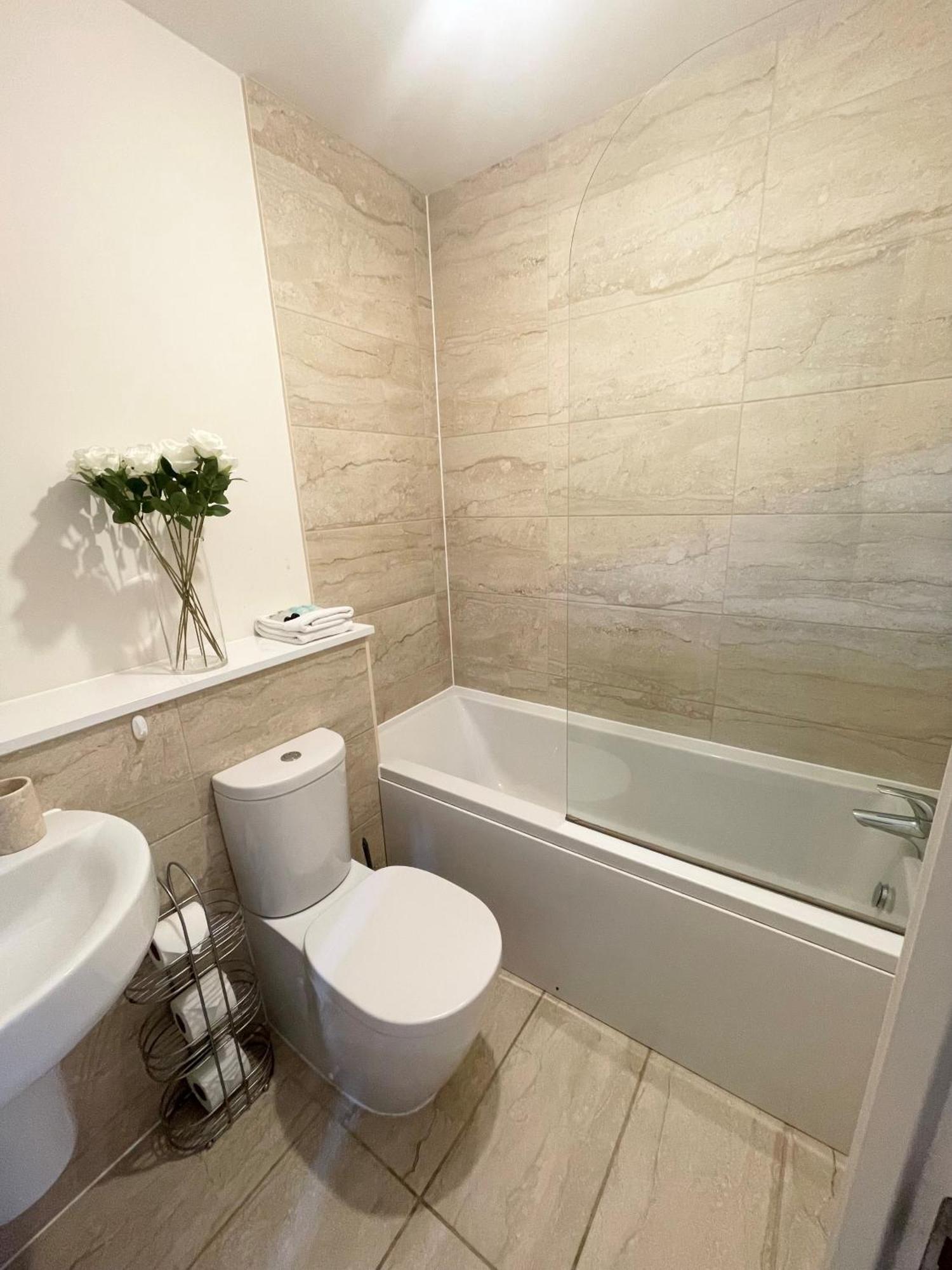 Blue Sky Apartments @Wallis Square, Farnborough Farnborough  Extérieur photo