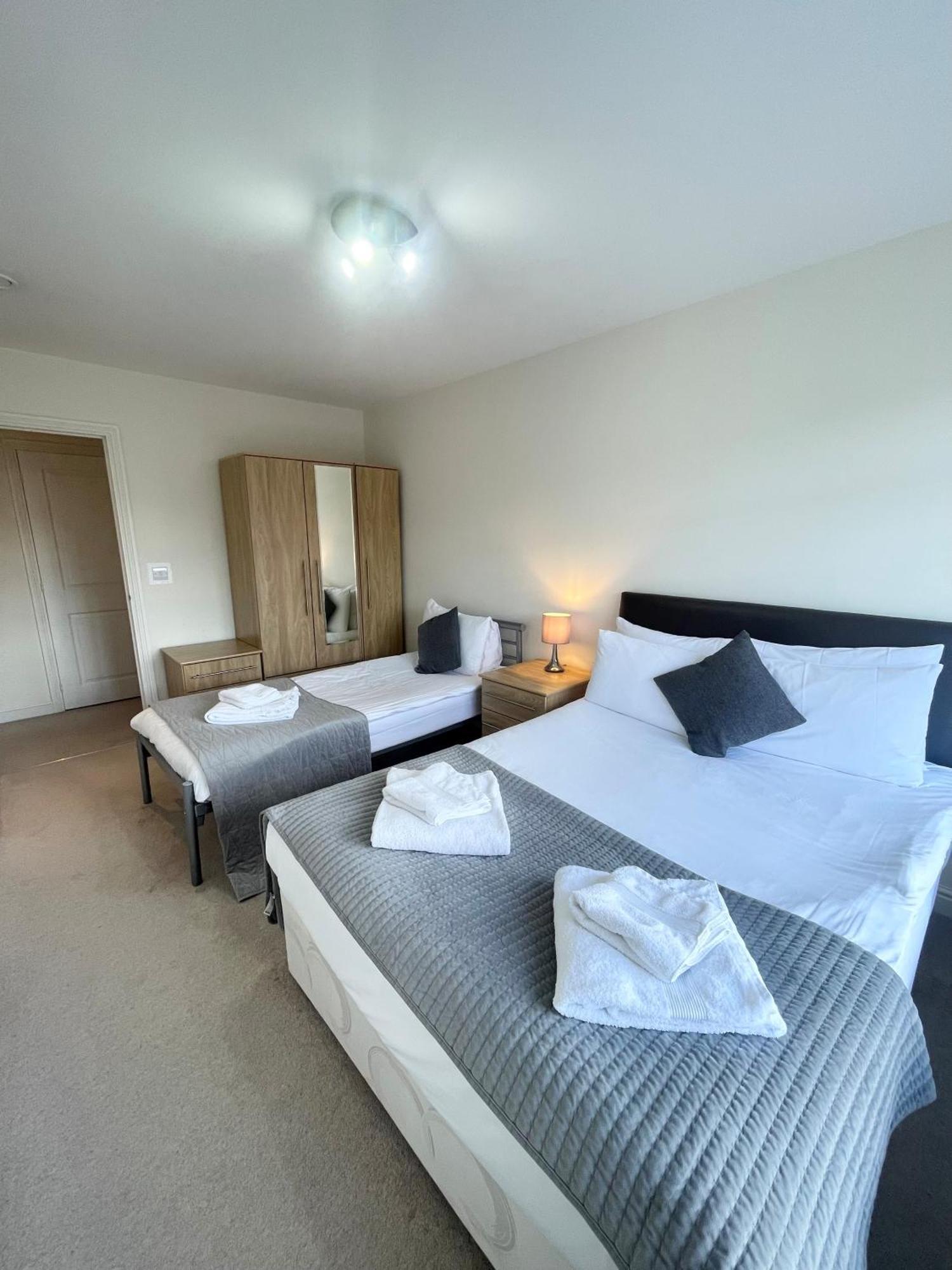 Blue Sky Apartments @Wallis Square, Farnborough Farnborough  Extérieur photo