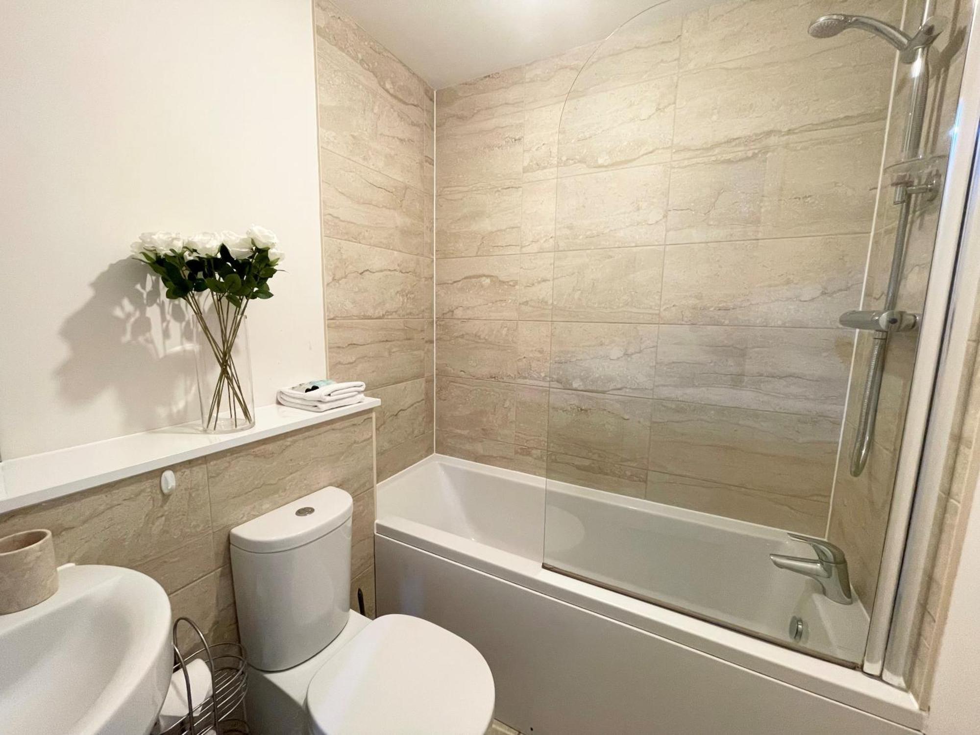Blue Sky Apartments @Wallis Square, Farnborough Farnborough  Extérieur photo