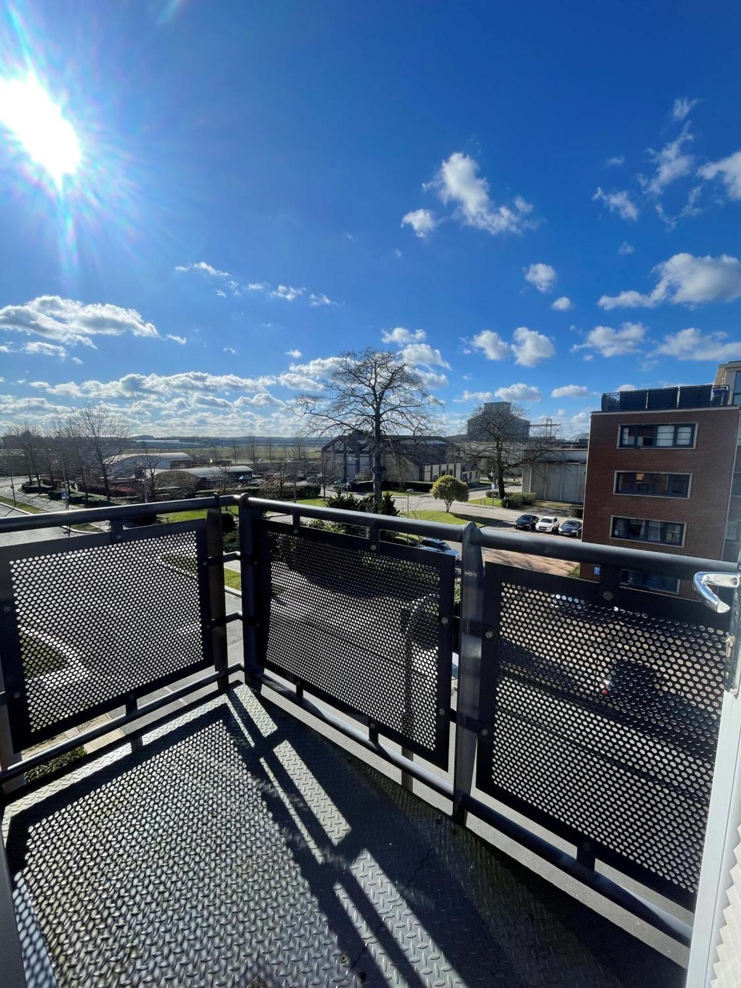 Blue Sky Apartments @Wallis Square, Farnborough Farnborough  Extérieur photo