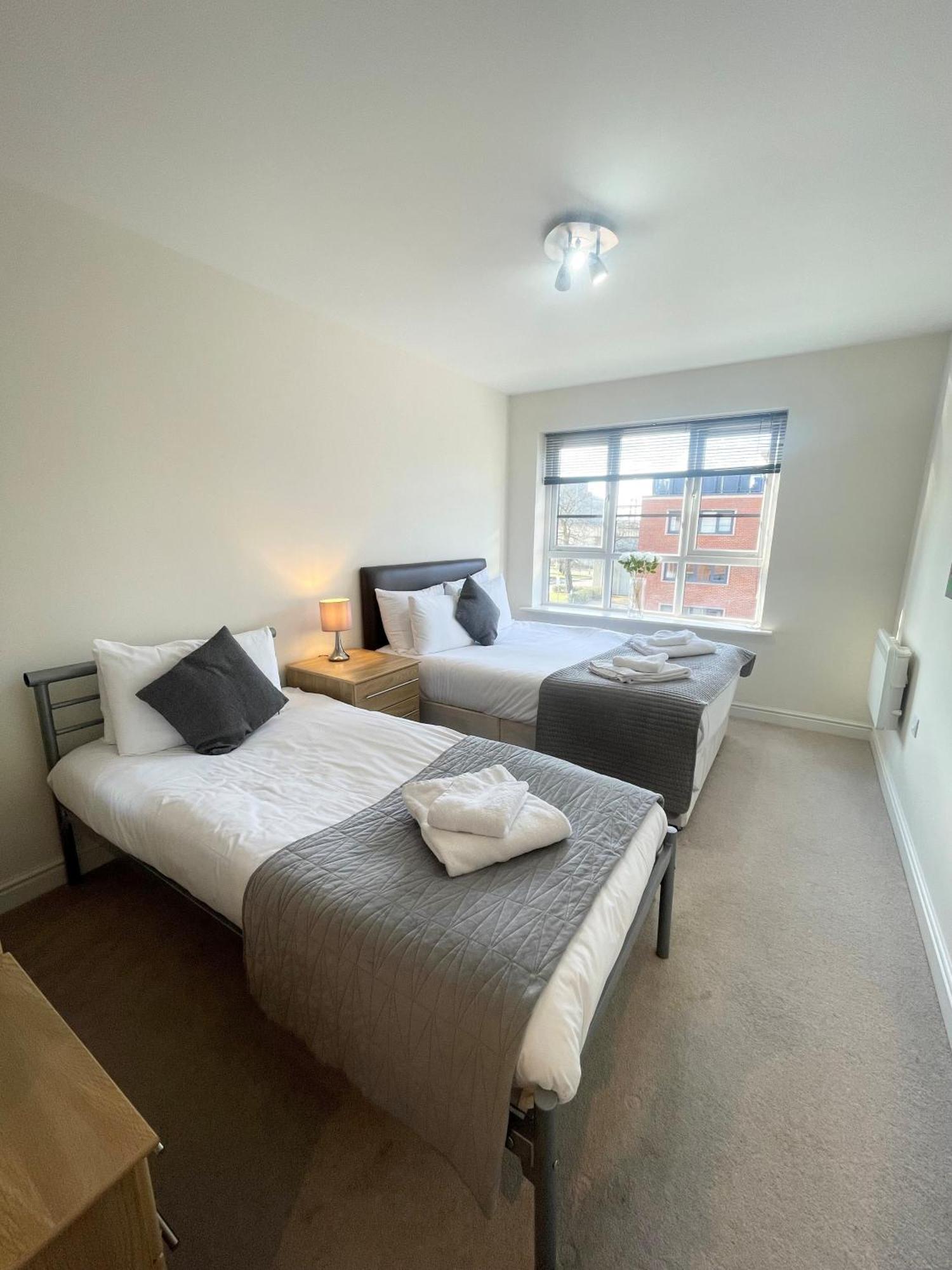 Blue Sky Apartments @Wallis Square, Farnborough Farnborough  Extérieur photo