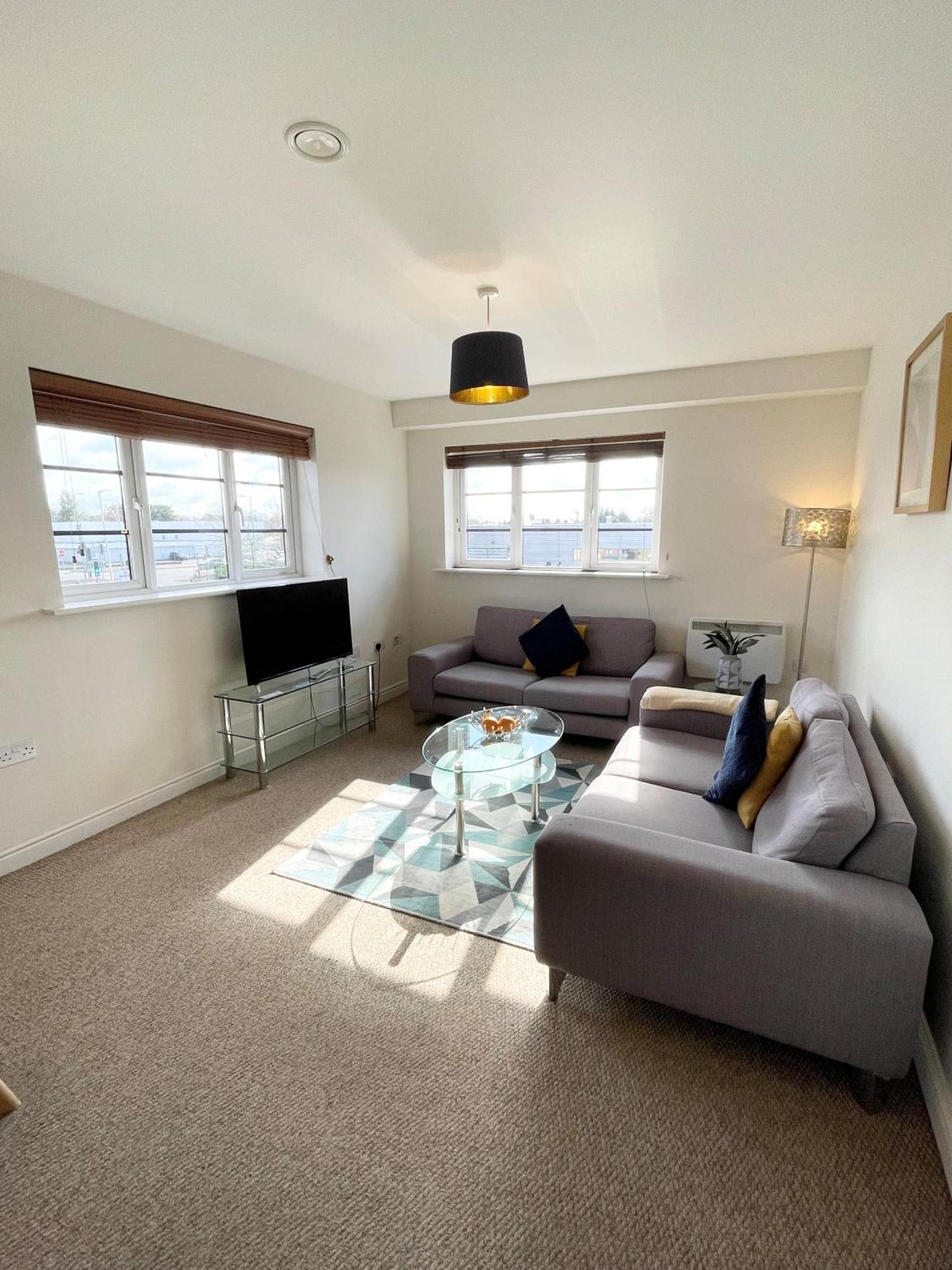 Blue Sky Apartments @Wallis Square, Farnborough Farnborough  Extérieur photo