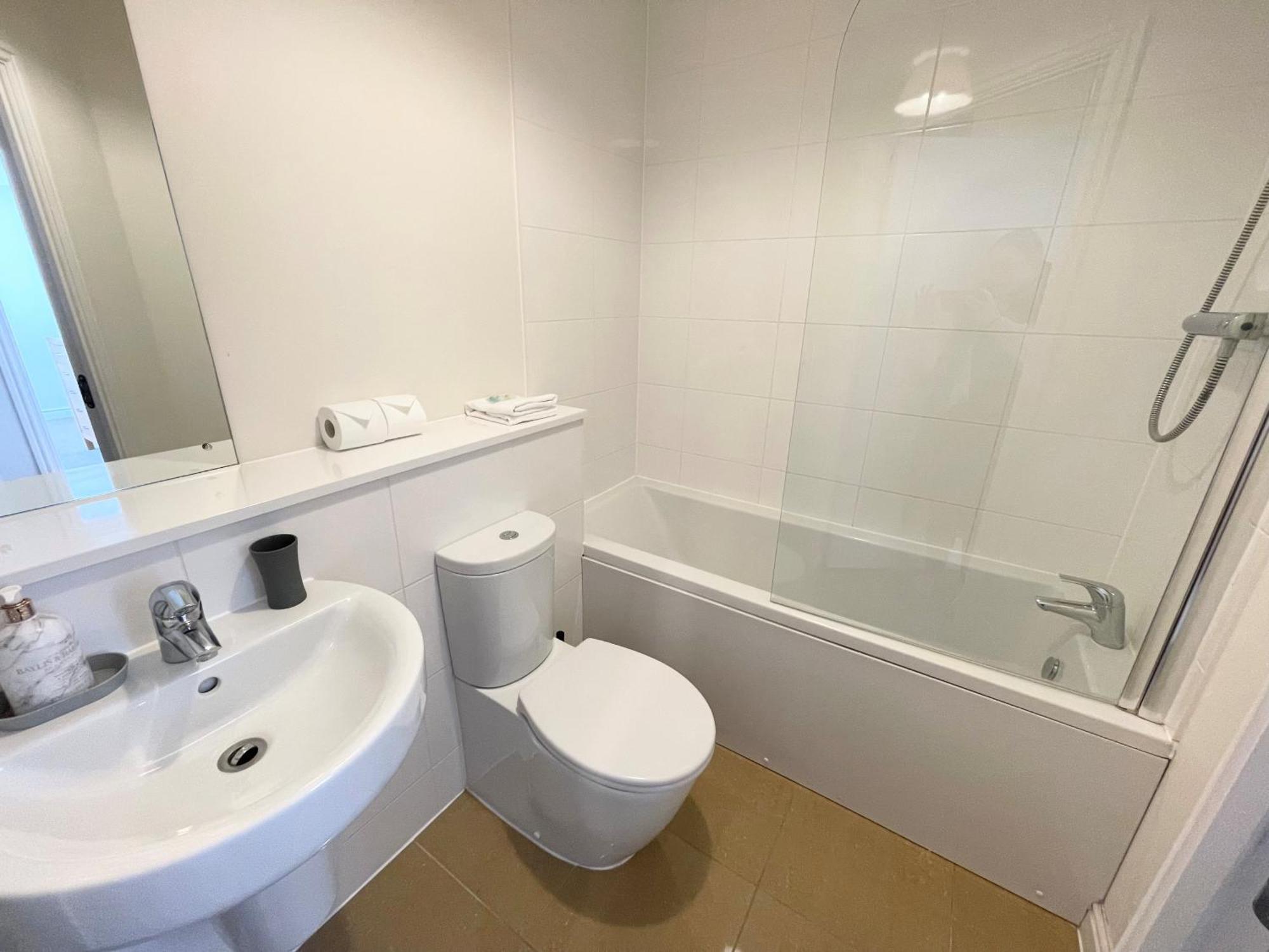 Blue Sky Apartments @Wallis Square, Farnborough Farnborough  Extérieur photo