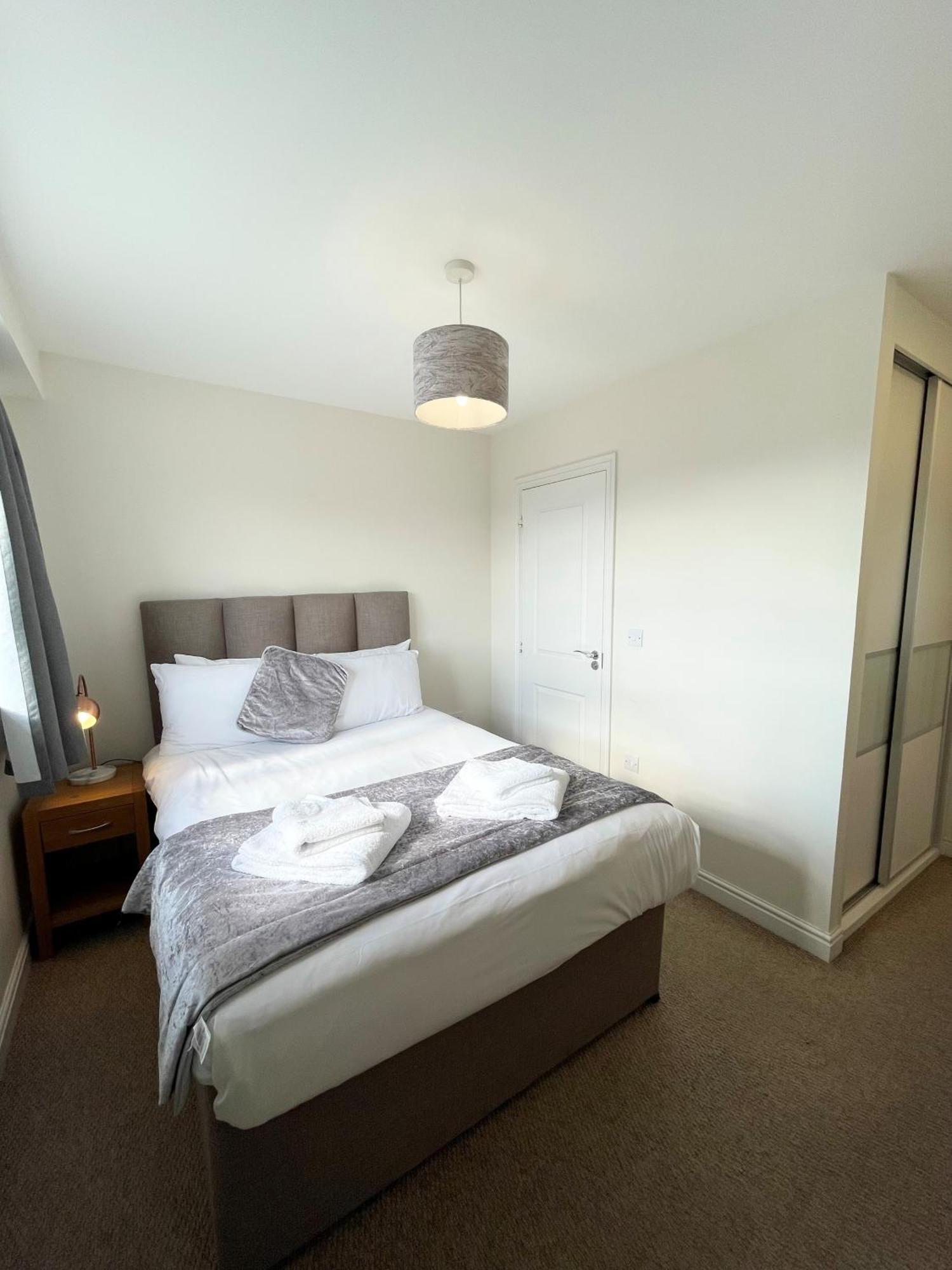 Blue Sky Apartments @Wallis Square, Farnborough Farnborough  Extérieur photo