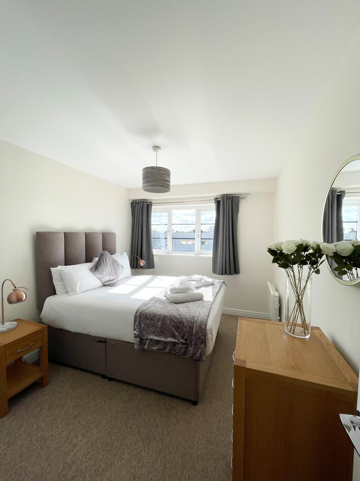 Blue Sky Apartments @Wallis Square, Farnborough Farnborough  Extérieur photo