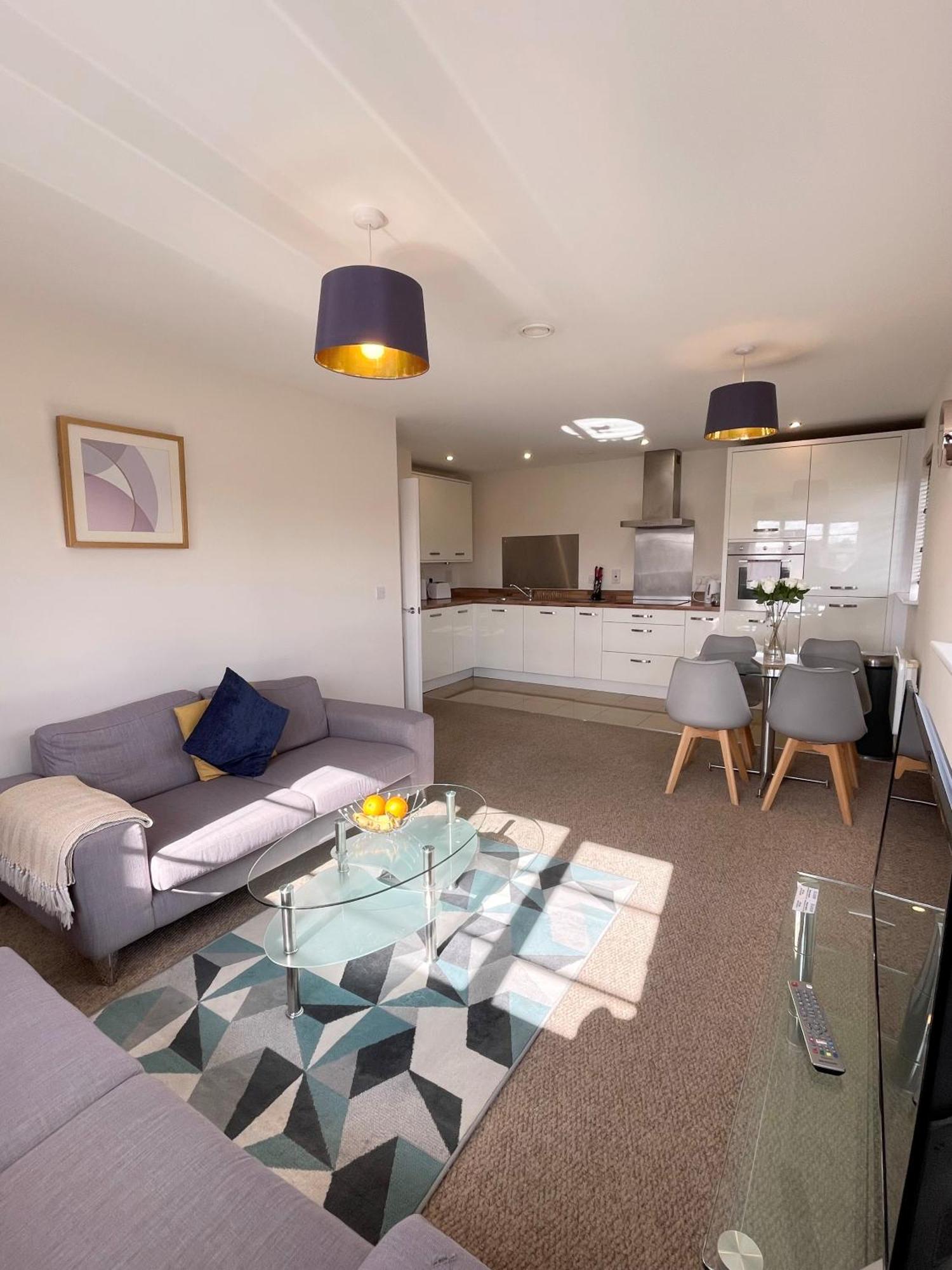 Blue Sky Apartments @Wallis Square, Farnborough Farnborough  Extérieur photo