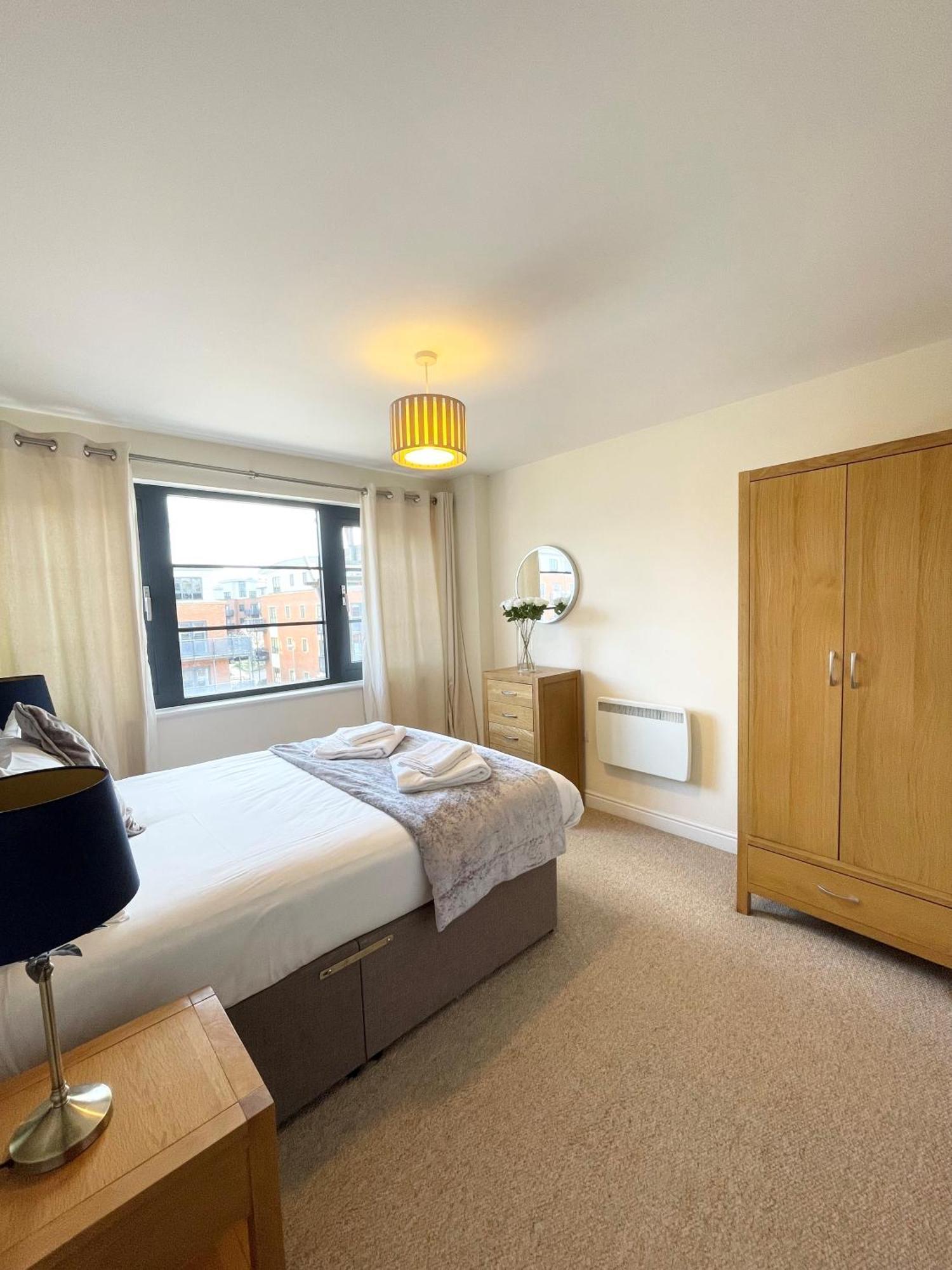 Blue Sky Apartments @Wallis Square, Farnborough Farnborough  Extérieur photo