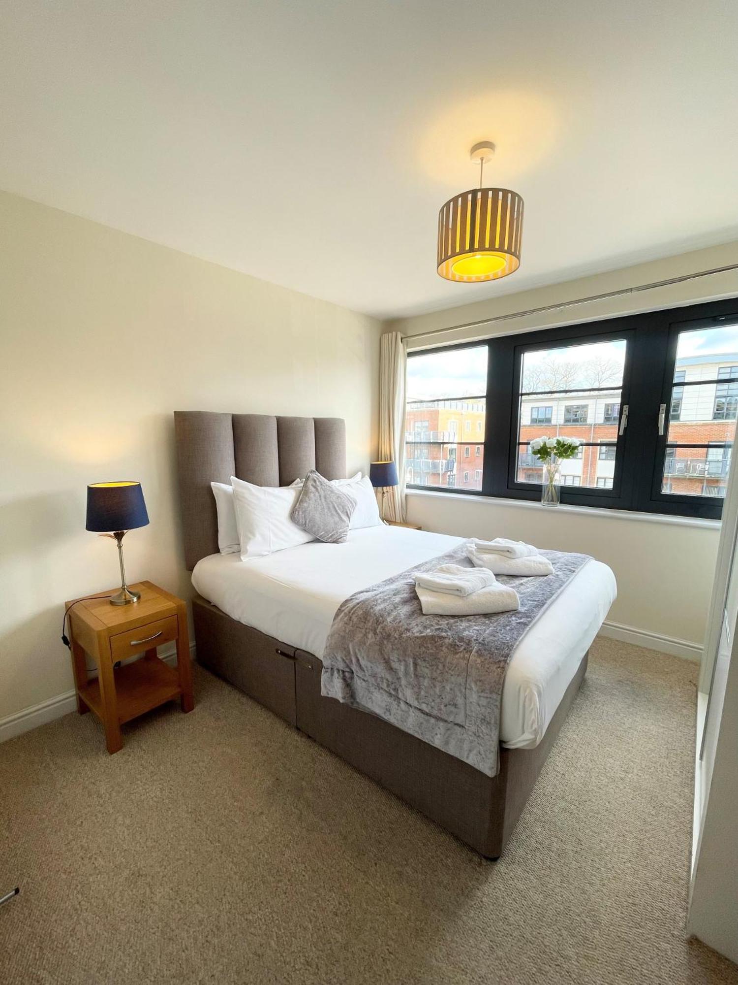 Blue Sky Apartments @Wallis Square, Farnborough Farnborough  Extérieur photo