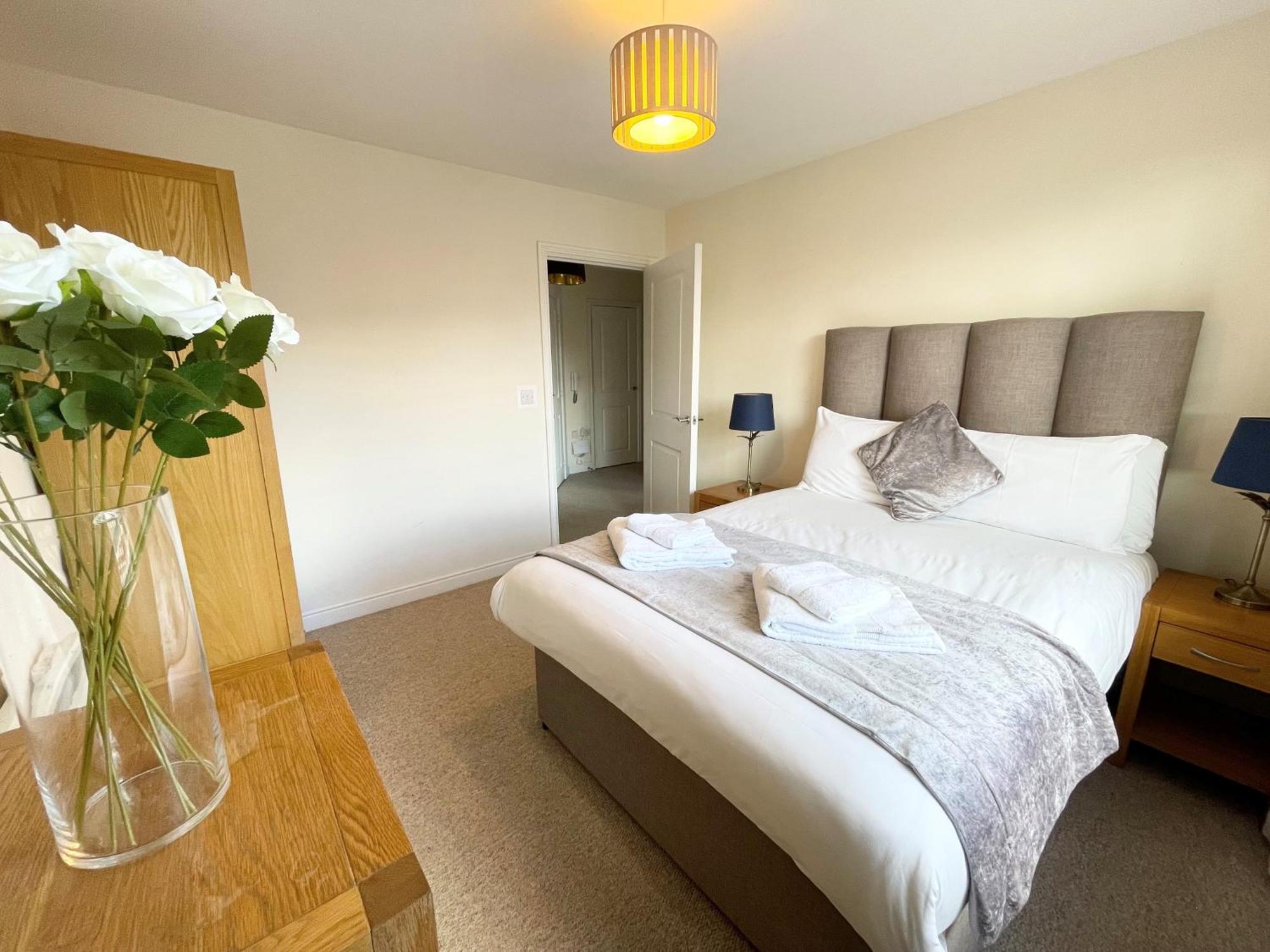 Blue Sky Apartments @Wallis Square, Farnborough Farnborough  Extérieur photo