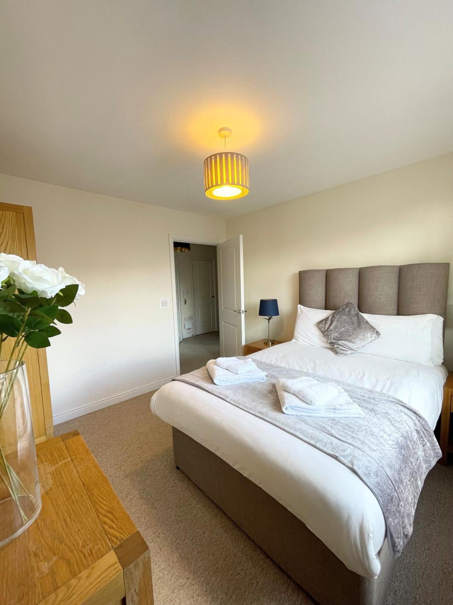 Blue Sky Apartments @Wallis Square, Farnborough Farnborough  Extérieur photo