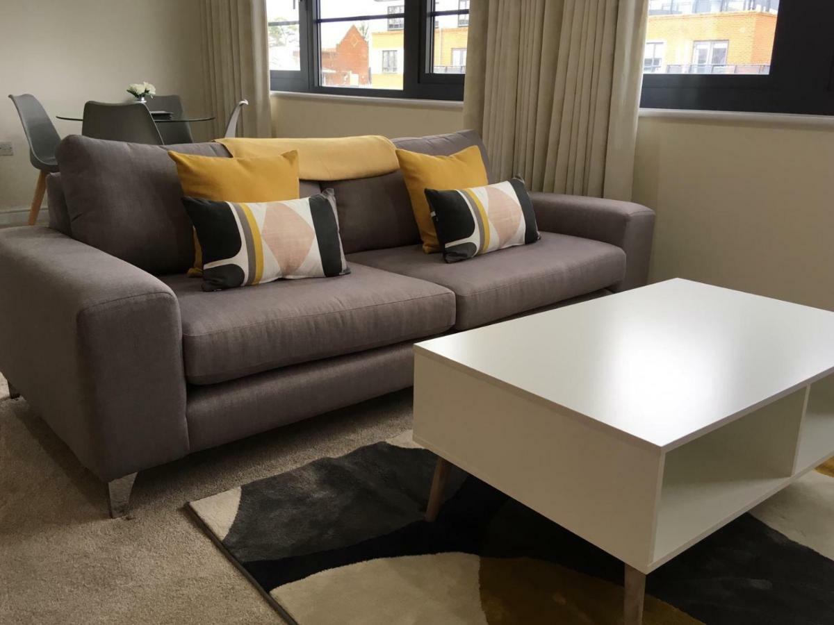 Blue Sky Apartments @Wallis Square, Farnborough Farnborough  Extérieur photo